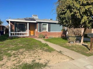 980 E Apricot Avenue, Tulare, CA 93274