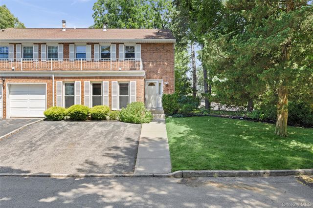 26 Jennings Lane, Woodbury, NY 11797