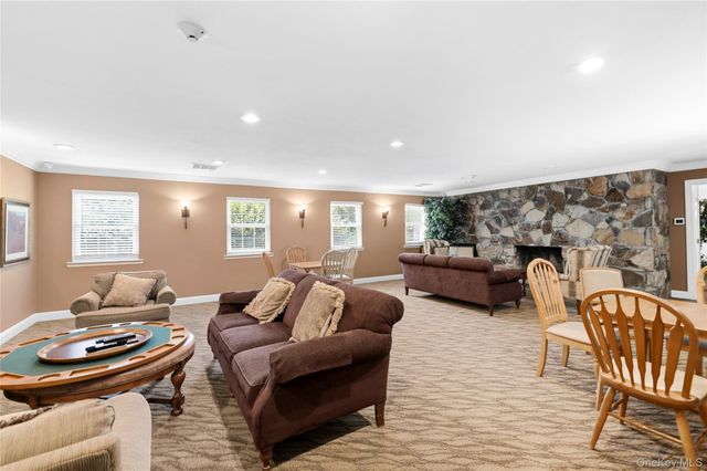 26 Jennings Lane, Woodbury, NY 11797