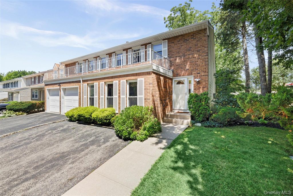 26 Jennings Lane, Woodbury, NY 11797