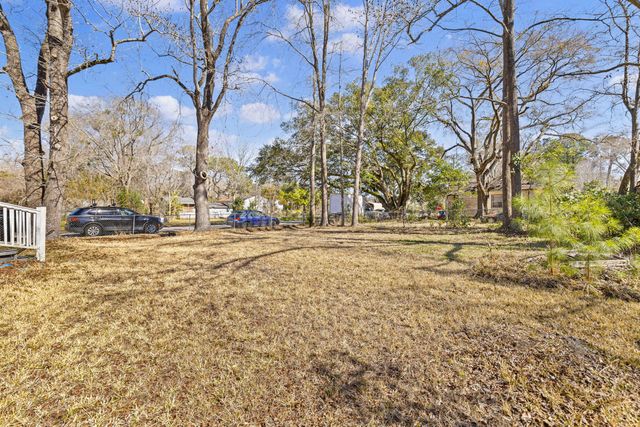 2401 Falcon Road, North Charleston, SC 29406