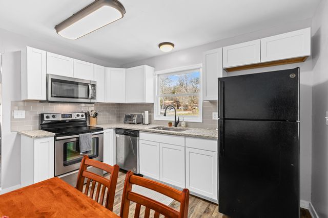 2401 Falcon Road, North Charleston, SC 29406