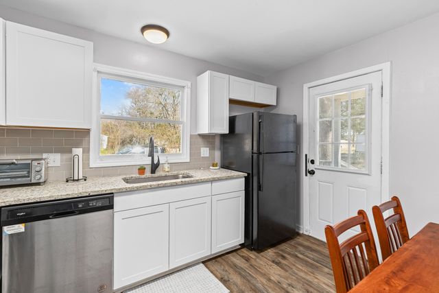 2401 Falcon Road, North Charleston, SC 29406