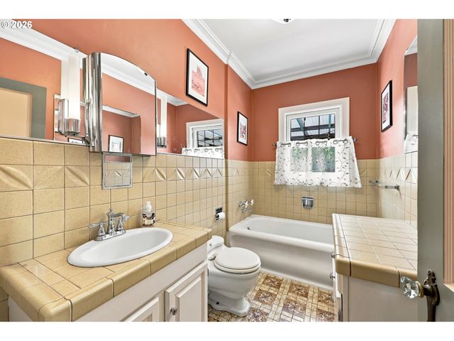 4119 Se RIVER Dr, Milwaukie, OR 97267