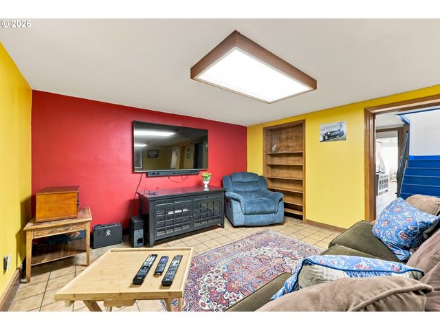 4119 Se RIVER Dr, Milwaukie, OR 97267