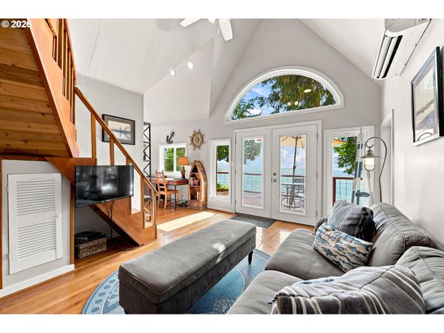 4119 Se RIVER Dr, Milwaukie, OR 97267