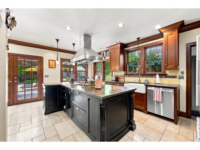 4119 Se RIVER Dr, Milwaukie, OR 97267