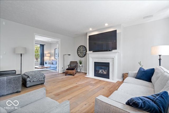 6537 Briarwood Place, Zionsville, IN 46077