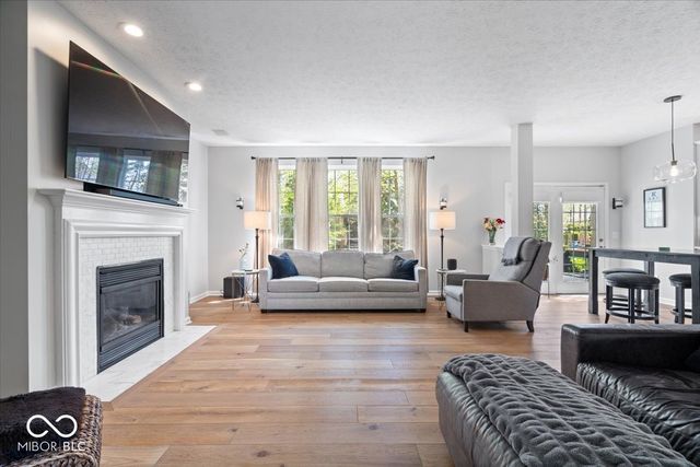 6537 Briarwood Place, Zionsville, IN 46077