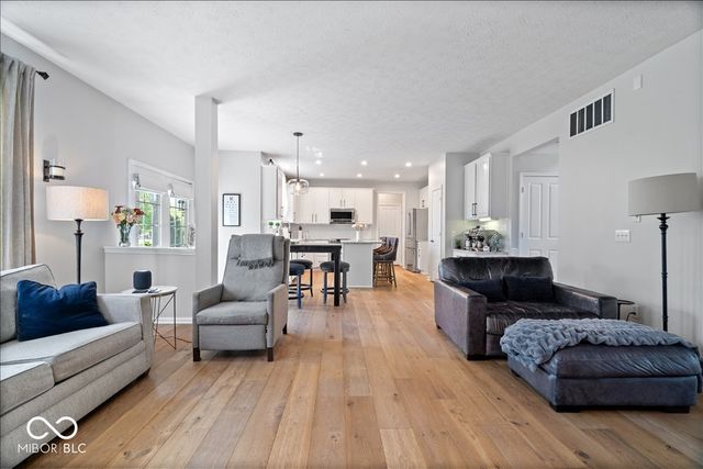 6537 Briarwood Place, Zionsville, IN 46077