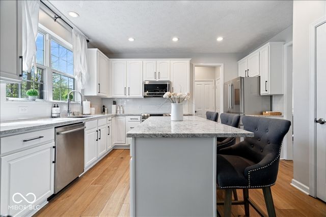 6537 Briarwood Place, Zionsville, IN 46077