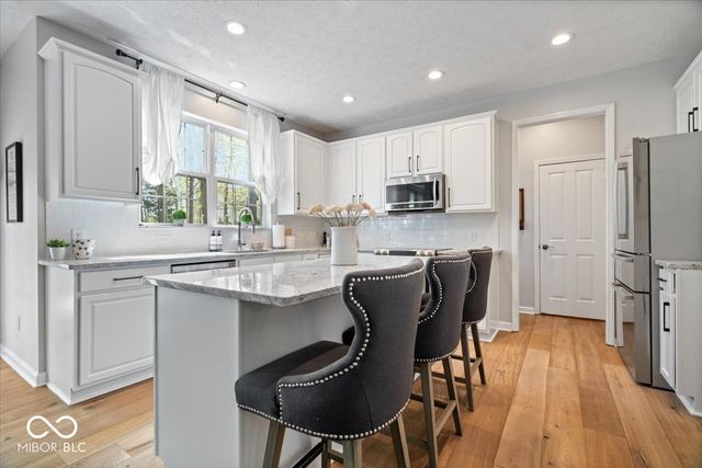 6537 Briarwood Place, Zionsville, IN 46077
