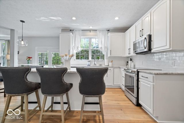 6537 Briarwood Place, Zionsville, IN 46077