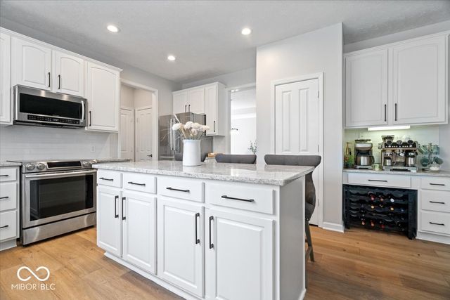 6537 Briarwood Place, Zionsville, IN 46077