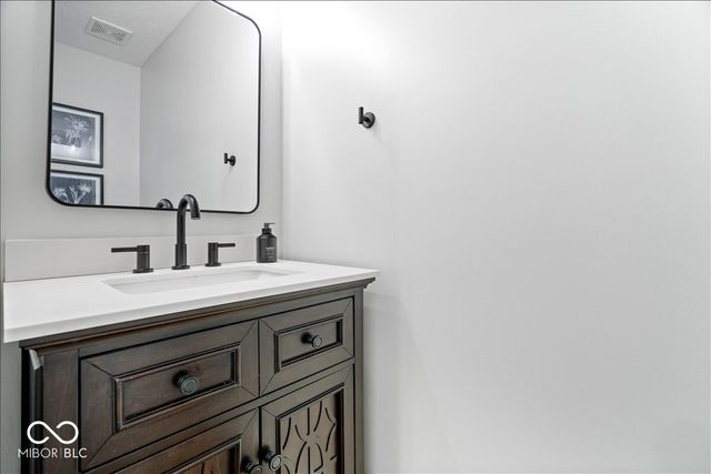 6537 Briarwood Place, Zionsville, IN 46077