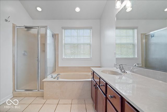 6537 Briarwood Place, Zionsville, IN 46077