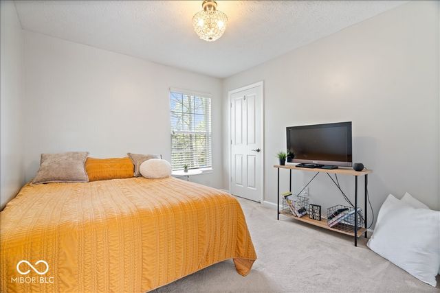 6537 Briarwood Place, Zionsville, IN 46077