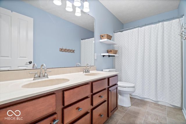 6537 Briarwood Place, Zionsville, IN 46077