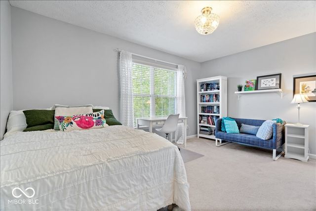 6537 Briarwood Place, Zionsville, IN 46077