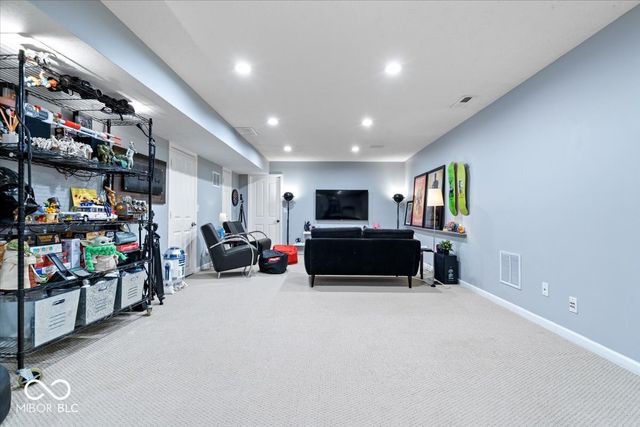 6537 Briarwood Place, Zionsville, IN 46077