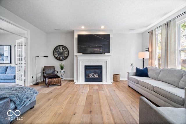 6537 Briarwood Place, Zionsville, IN 46077