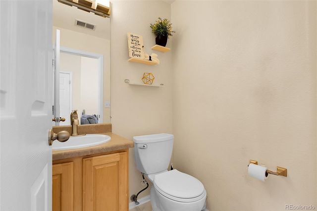 337 Ivory Circle, Aurora, CO 80011