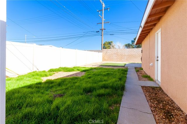 2005 W Milling, Lancaster, CA 93536