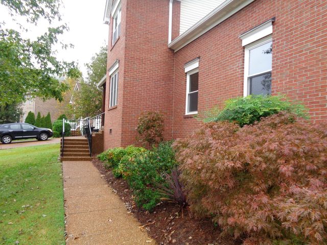 737 Cedar Crest Dr, Nashville, TN 37209