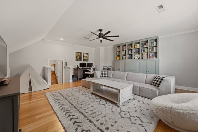737 Cedar Crest Dr, Nashville, TN 37209