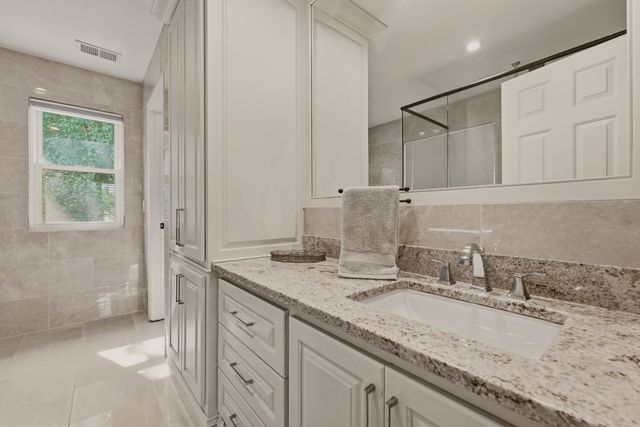 737 Cedar Crest Dr, Nashville, TN 37209
