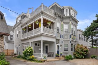 9 Gray Cir 2, Lynn, MA 01902
