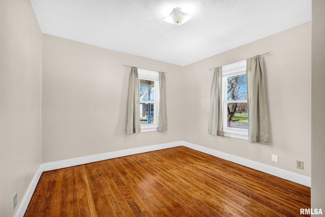 806 S 3RD Street, Pekin, IL 61554