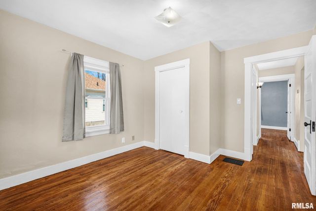 806 S 3RD Street, Pekin, IL 61554