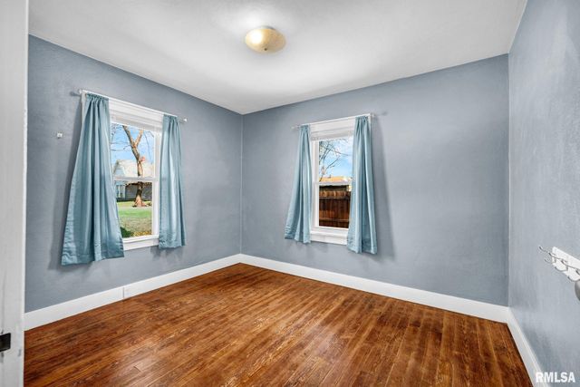 806 S 3RD Street, Pekin, IL 61554