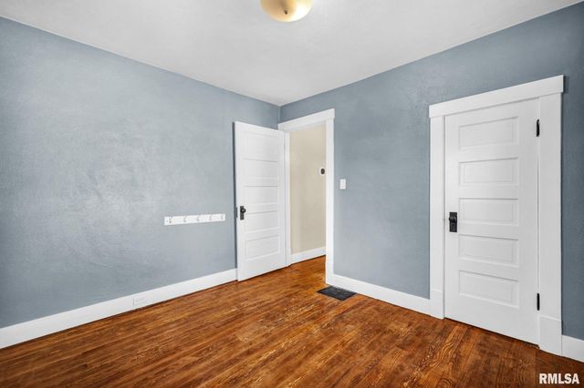 806 S 3RD Street, Pekin, IL 61554