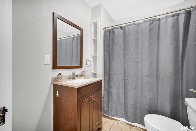 806 S 3RD Street, Pekin, IL 61554