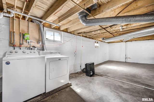 806 S 3RD Street, Pekin, IL 61554