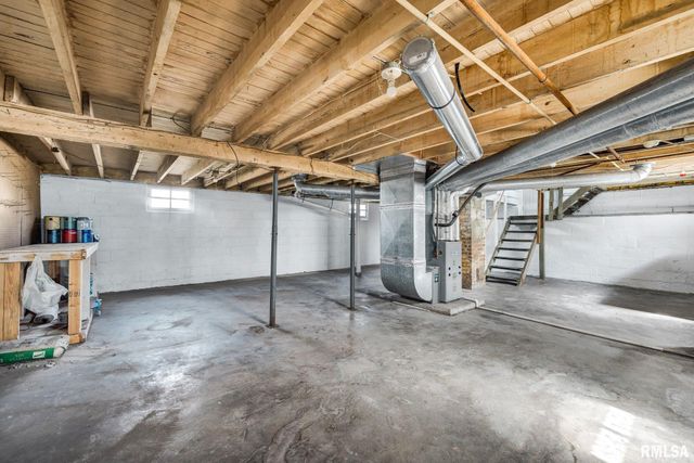 806 S 3RD Street, Pekin, IL 61554