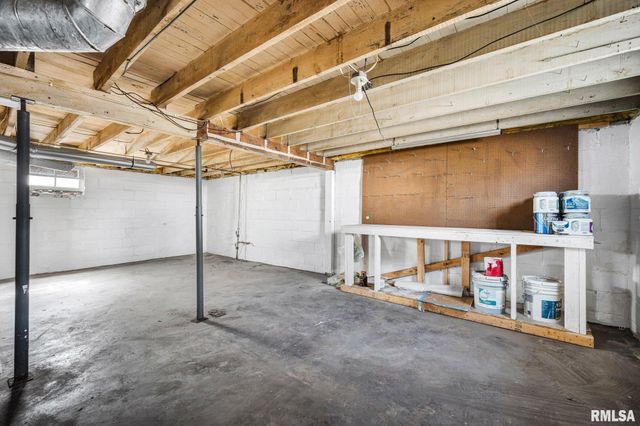 806 S 3RD Street, Pekin, IL 61554