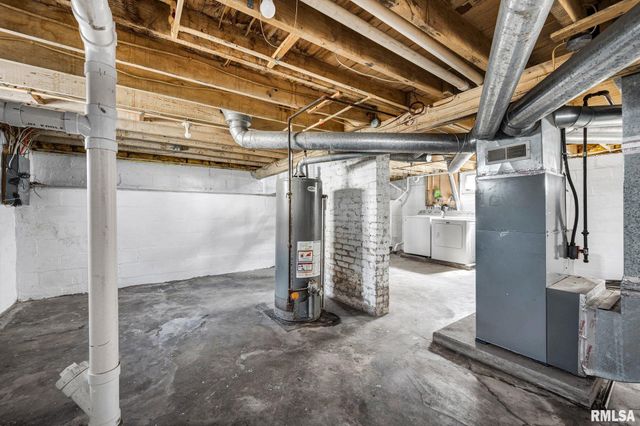 806 S 3RD Street, Pekin, IL 61554