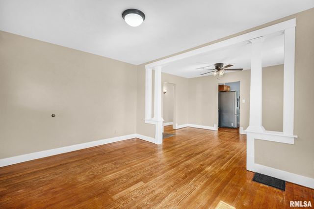 806 S 3RD Street, Pekin, IL 61554