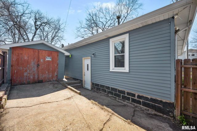 806 S 3RD Street, Pekin, IL 61554