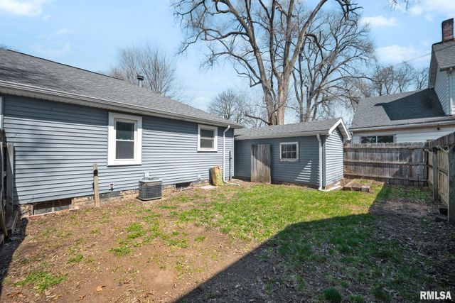 806 S 3RD Street, Pekin, IL 61554