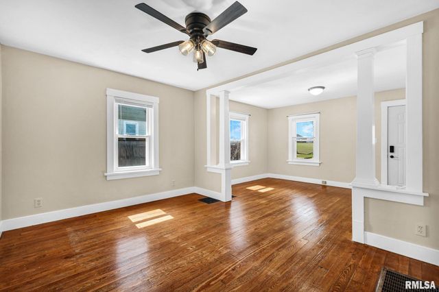 806 S 3RD Street, Pekin, IL 61554