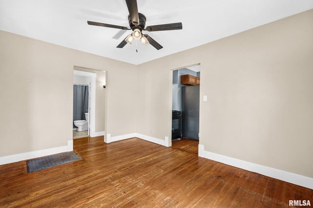 806 S 3RD Street, Pekin, IL 61554