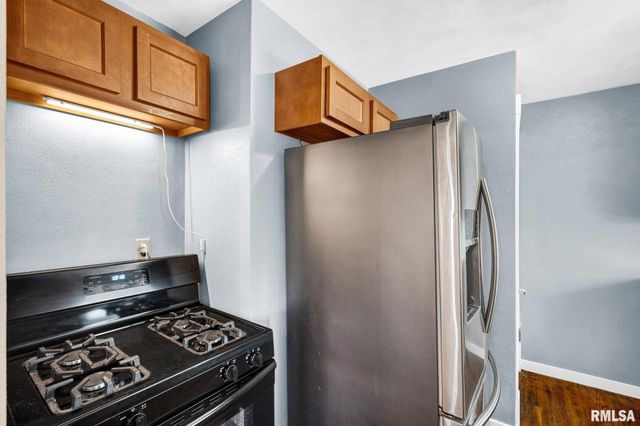 806 S 3RD Street, Pekin, IL 61554