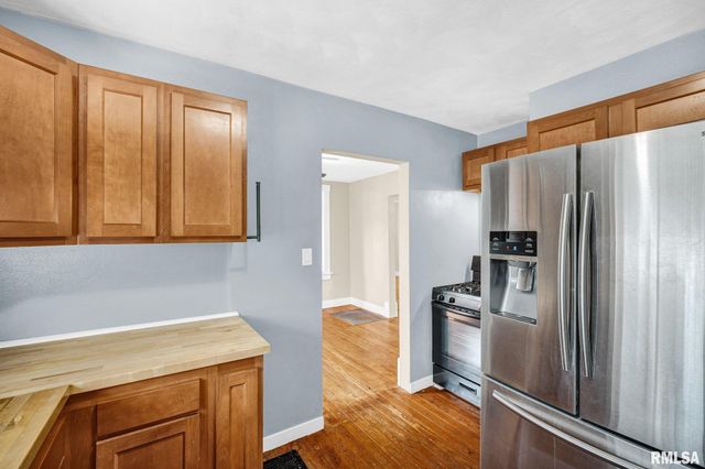 806 S 3RD Street, Pekin, IL 61554