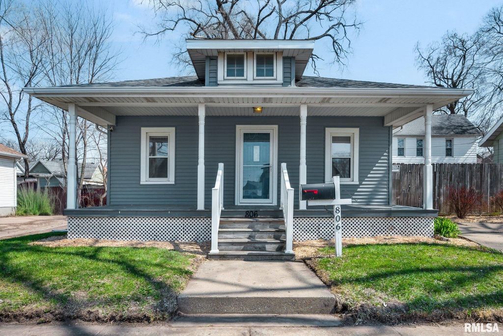 806 S 3RD Street, Pekin, IL 61554