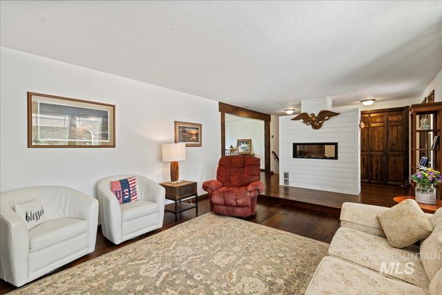 10210 W Hackamore Dr, Boise, ID 83709