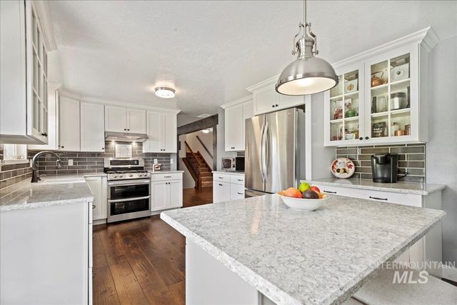 10210 W Hackamore Dr, Boise, ID 83709